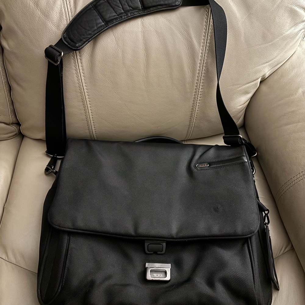 Tumi Black Messenger Bag - Picture 6 of 6